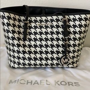 Michael Kors Houndstooth tote